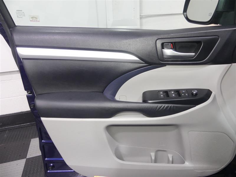 used 2015 Toyota Highlander car, priced at $18,990