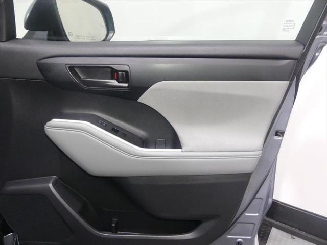used 2021 Toyota Highlander car, priced at $30,990