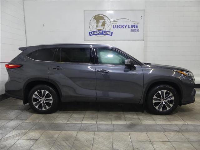 used 2020 Toyota Highlander car, priced at $28,990