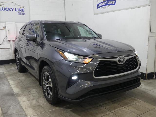 used 2020 Toyota Highlander car, priced at $28,990