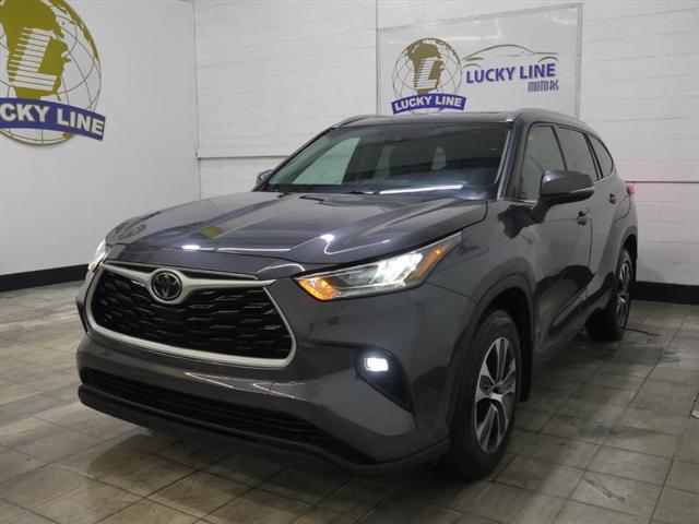 used 2020 Toyota Highlander car, priced at $28,990