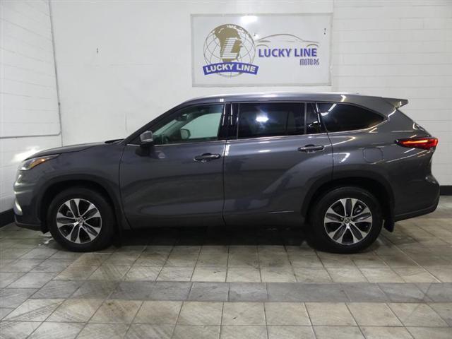 used 2020 Toyota Highlander car, priced at $28,990