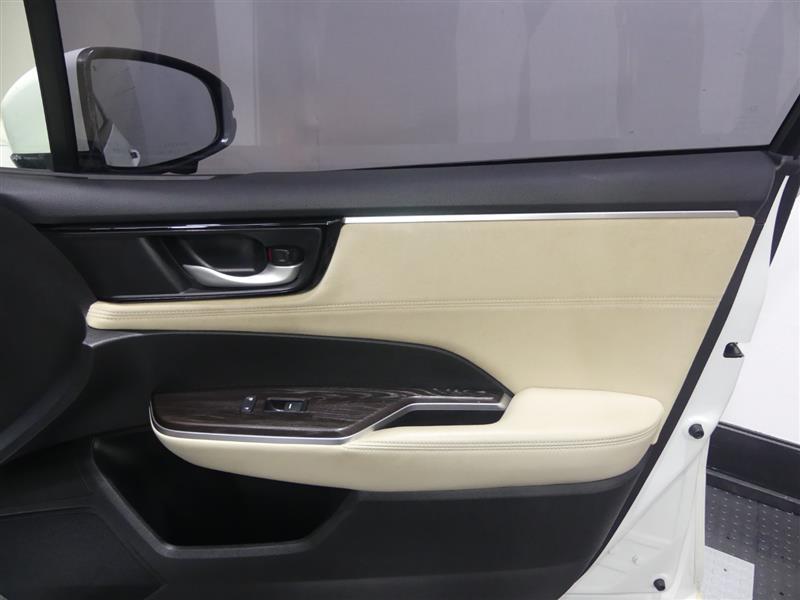 used 2018 Honda Clarity Plug-In Hybrid car, priced at $16,990