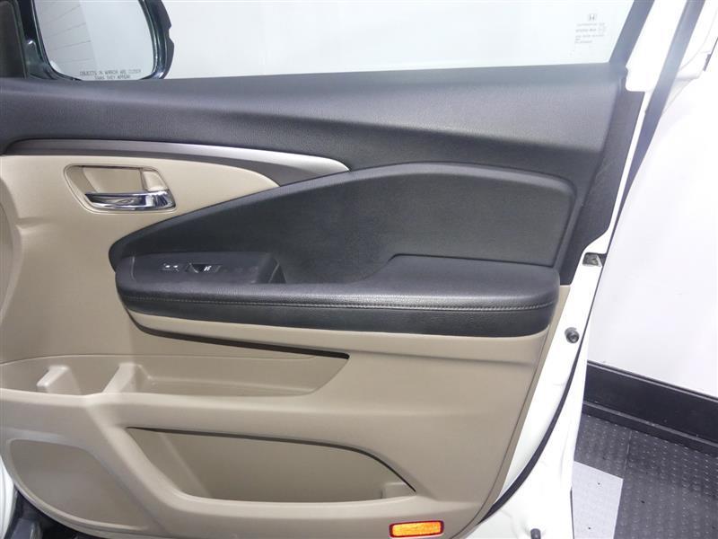 used 2020 Honda Pilot car, priced at $25,499