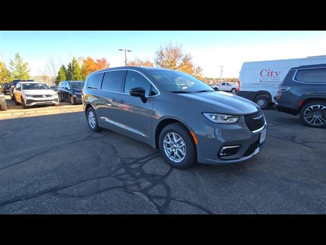 new 2025 Chrysler Pacifica car, priced at $40,373