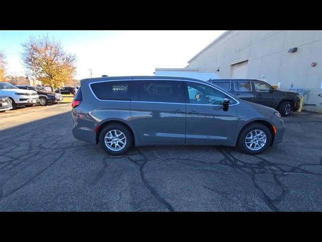 new 2025 Chrysler Pacifica car, priced at $40,373