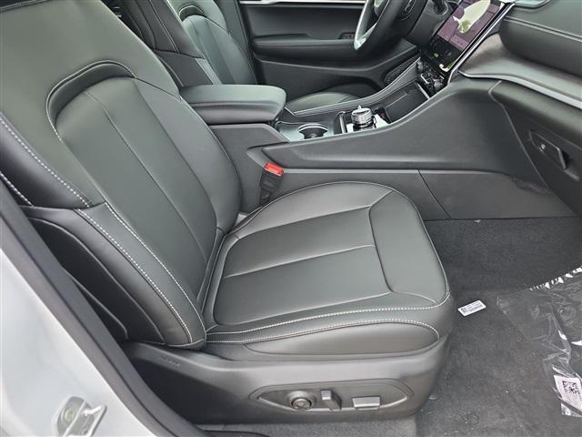 new 2025 Jeep Grand Cherokee L car, priced at $43,910