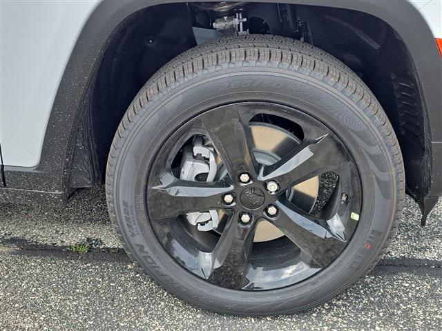 new 2025 Jeep Grand Cherokee L car, priced at $43,910