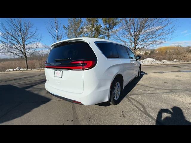 new 2024 Chrysler Pacifica car, priced at $34,955