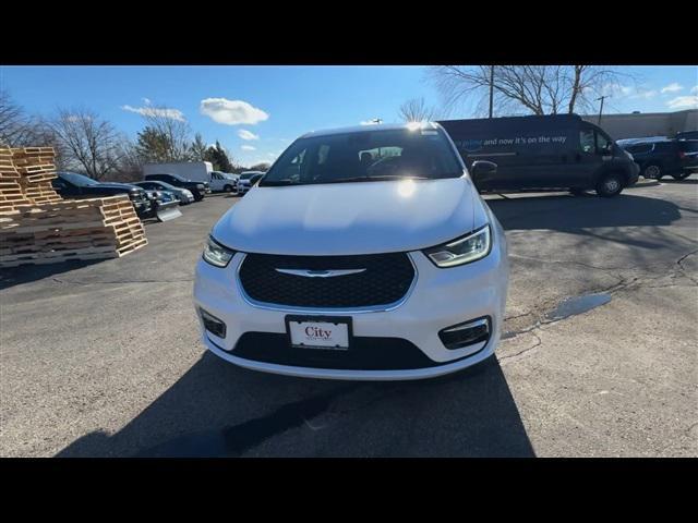 new 2024 Chrysler Pacifica car, priced at $34,955