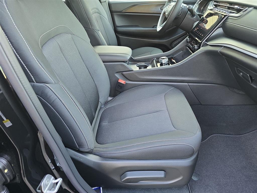 new 2025 Jeep Grand Cherokee L car, priced at $41,600