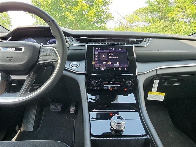 new 2025 Jeep Grand Cherokee car, priced at $42,208
