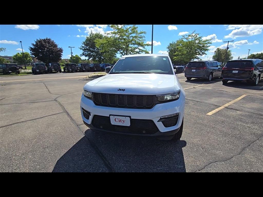 new 2025 Jeep Grand Cherokee car, priced at $48,700