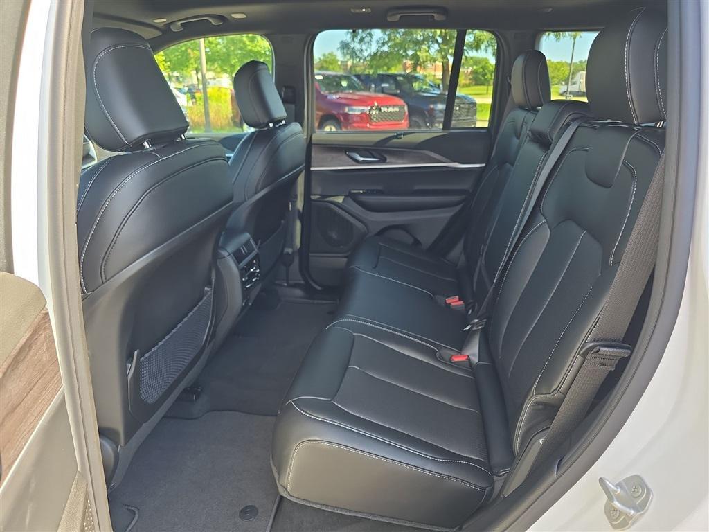 new 2025 Jeep Grand Cherokee car, priced at $48,700