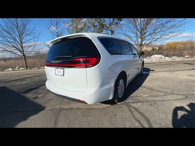new 2024 Chrysler Pacifica car, priced at $38,557