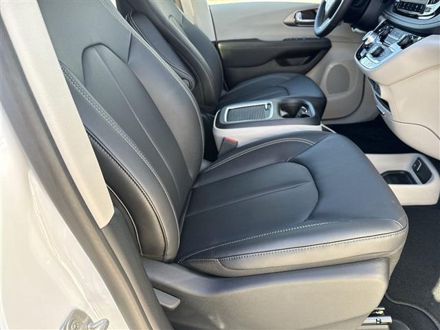 new 2024 Chrysler Pacifica car, priced at $38,557