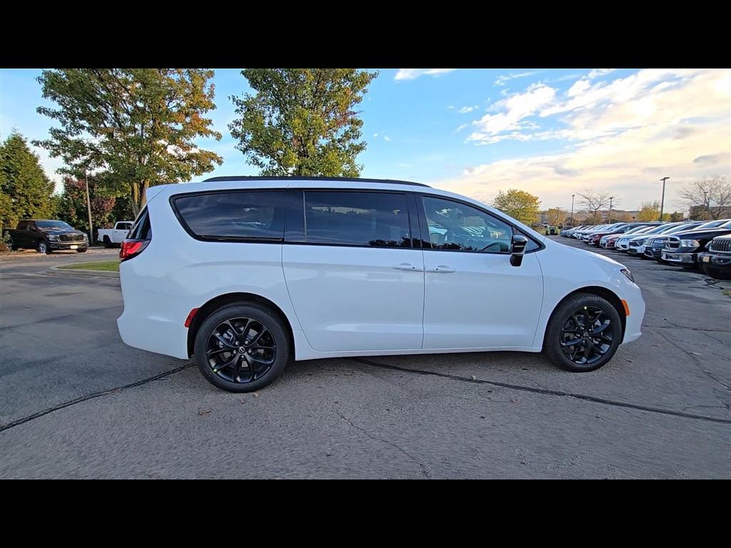 new 2026 Chrysler Pacifica car, priced at $47,725