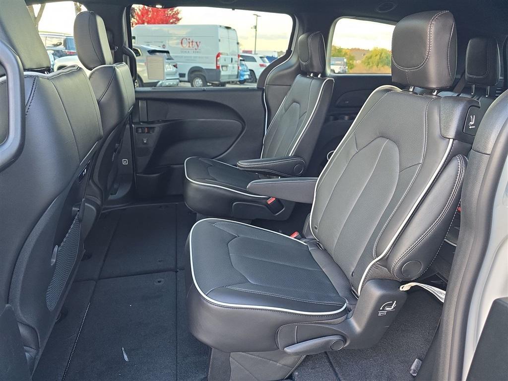 new 2026 Chrysler Pacifica car, priced at $47,725