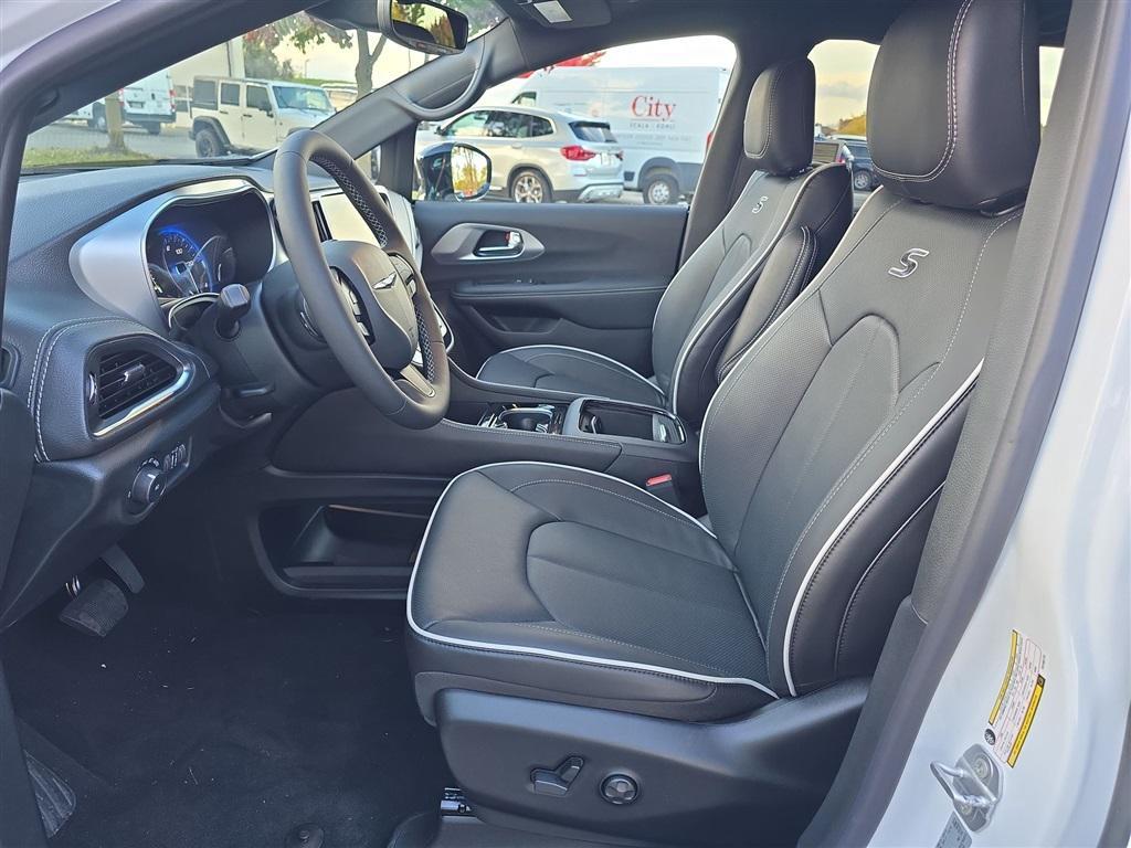 new 2026 Chrysler Pacifica car, priced at $47,725