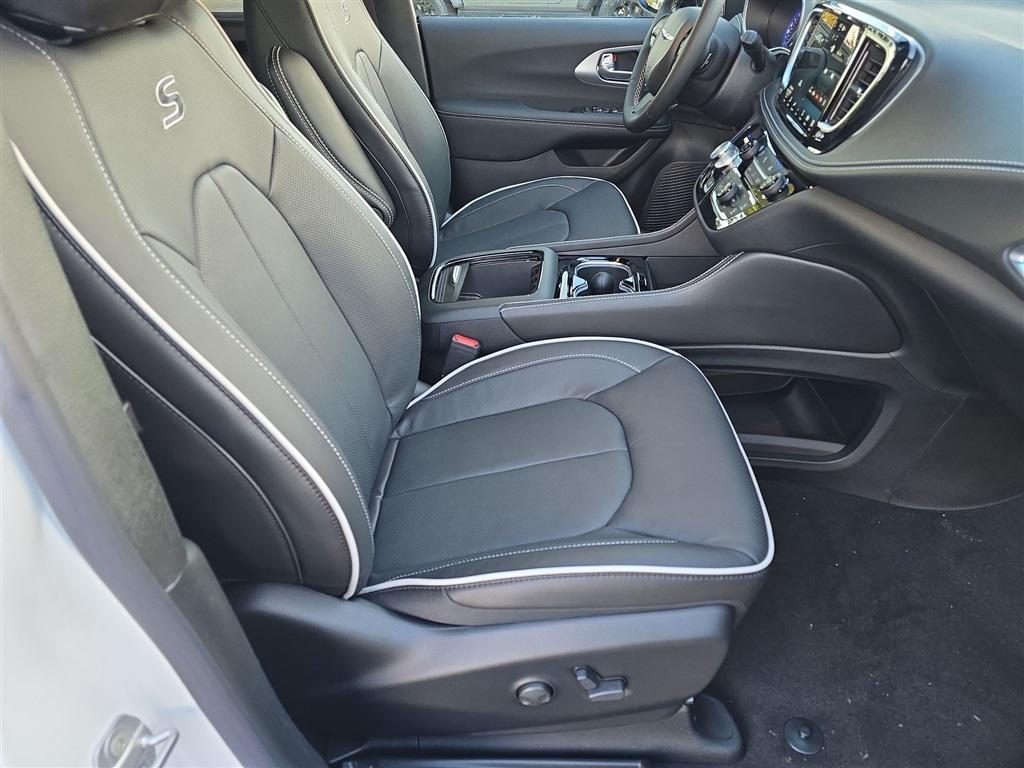 new 2026 Chrysler Pacifica car, priced at $47,725