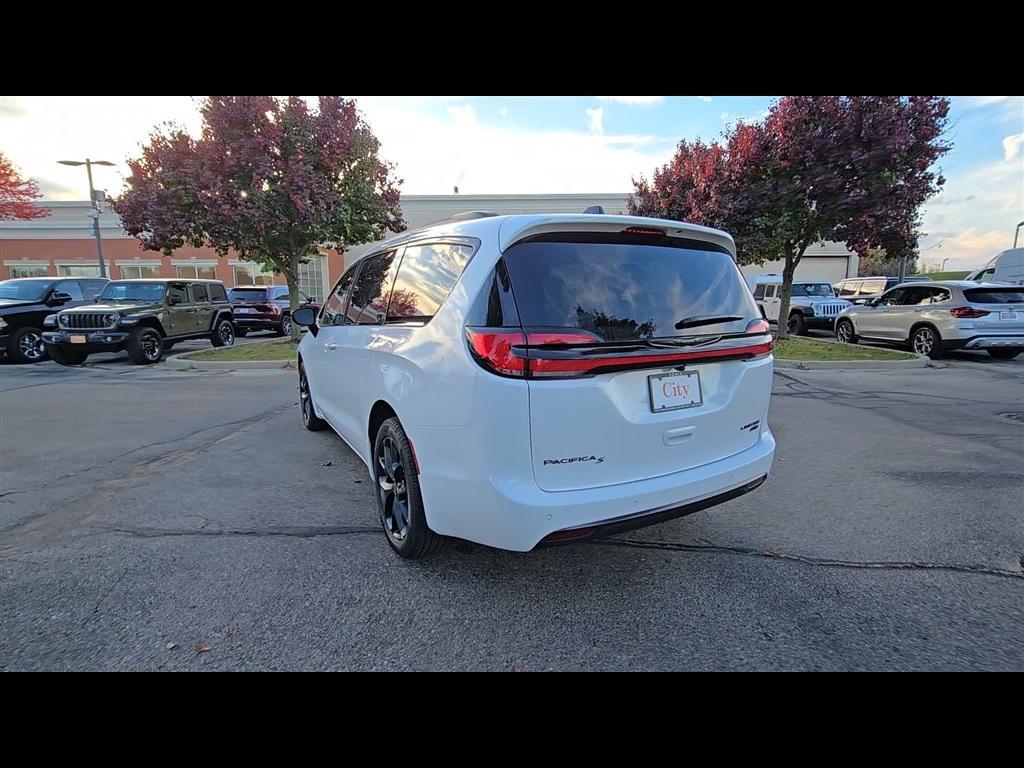 new 2026 Chrysler Pacifica car, priced at $47,725