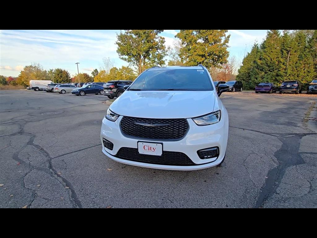 new 2026 Chrysler Pacifica car, priced at $47,725