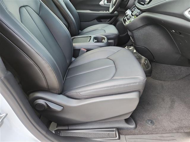 new 2024 Chrysler Pacifica car, priced at $40,959