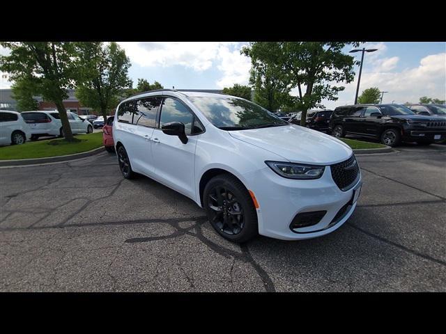 new 2024 Chrysler Pacifica car, priced at $40,959