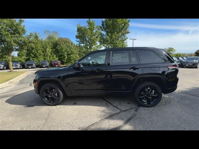 new 2025 Jeep Grand Cherokee car, priced at $46,675