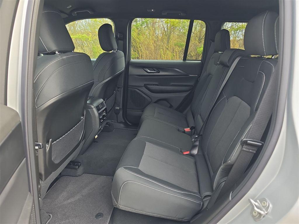 new 2025 Jeep Grand Cherokee car, priced at $38,779