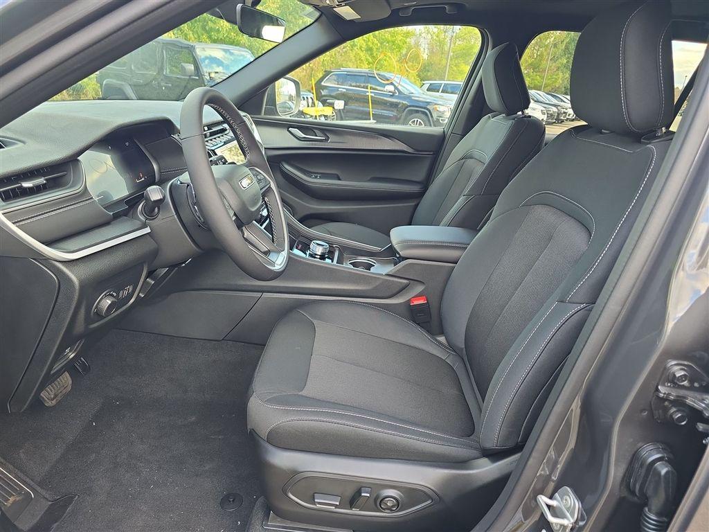 new 2025 Jeep Grand Cherokee L car, priced at $41,835