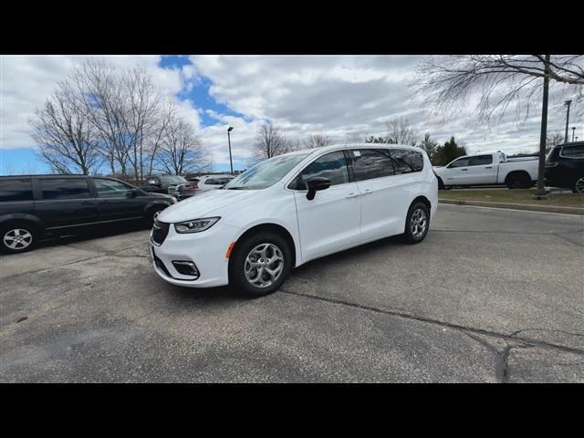 new 2024 Chrysler Pacifica car, priced at $51,566