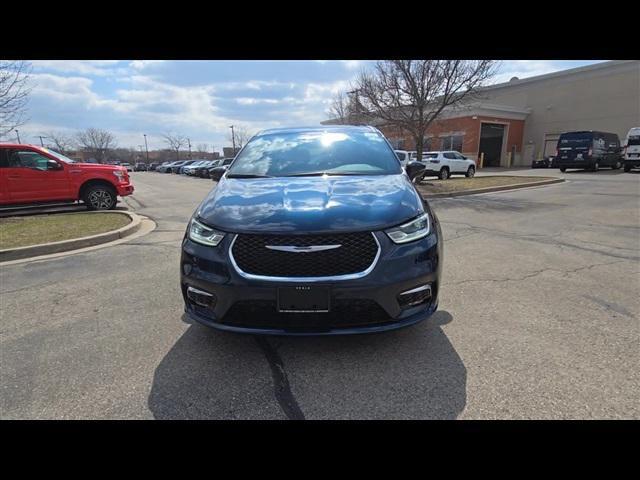new 2025 Chrysler Pacifica car, priced at $40,635