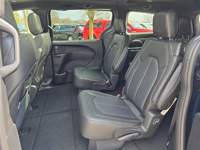 new 2025 Chrysler Pacifica car, priced at $40,635