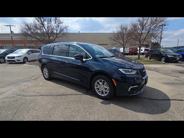 new 2025 Chrysler Pacifica car, priced at $40,635