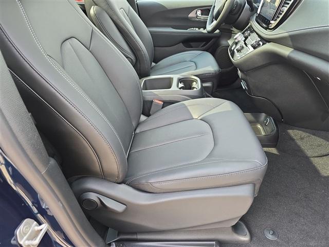 new 2025 Chrysler Pacifica car, priced at $40,635