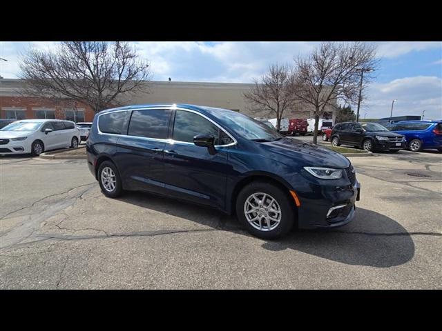 new 2025 Chrysler Pacifica car, priced at $40,635