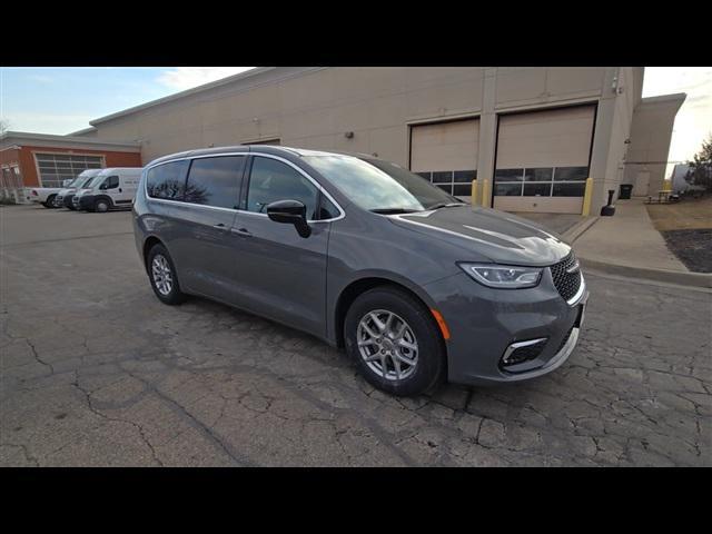 new 2025 Chrysler Pacifica car, priced at $40,678