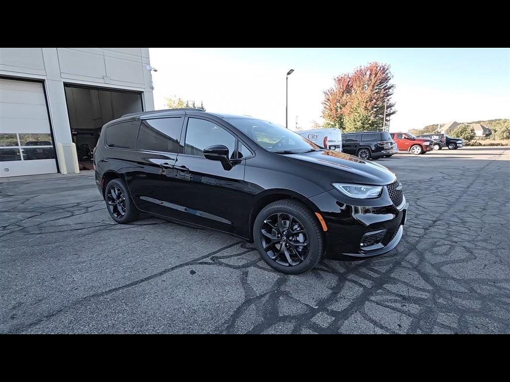 new 2026 Chrysler Pacifica car, priced at $48,670