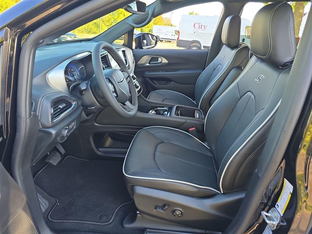 new 2026 Chrysler Pacifica car, priced at $48,670