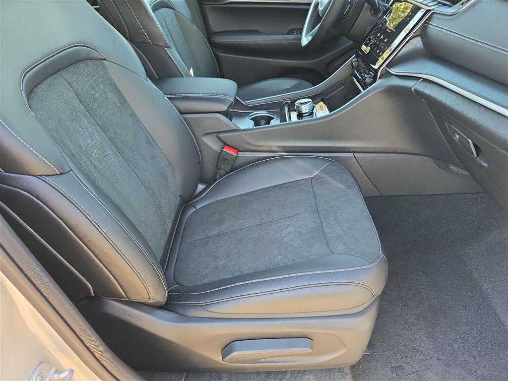 new 2025 Jeep Grand Cherokee L car, priced at $43,017