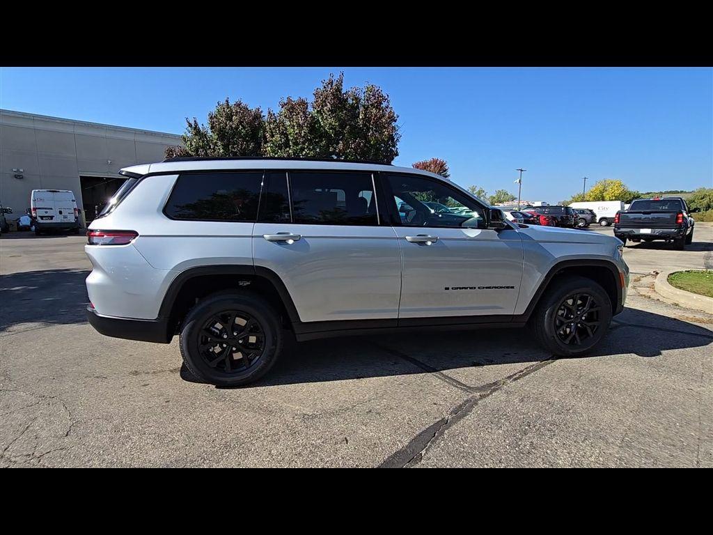 new 2025 Jeep Grand Cherokee L car, priced at $43,017