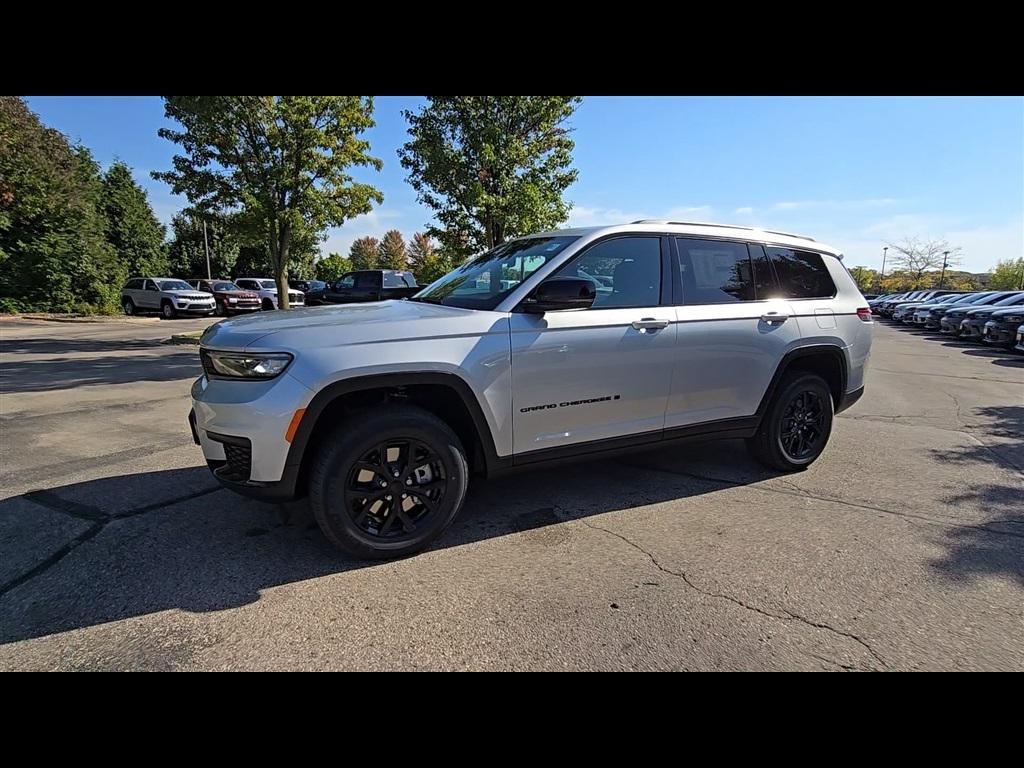 new 2025 Jeep Grand Cherokee L car, priced at $41,867