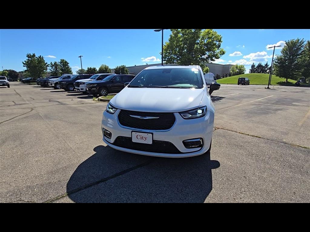 new 2026 Chrysler Pacifica car, priced at $38,097