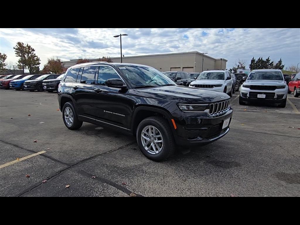 new 2025 Jeep Grand Cherokee car, priced at $38,901