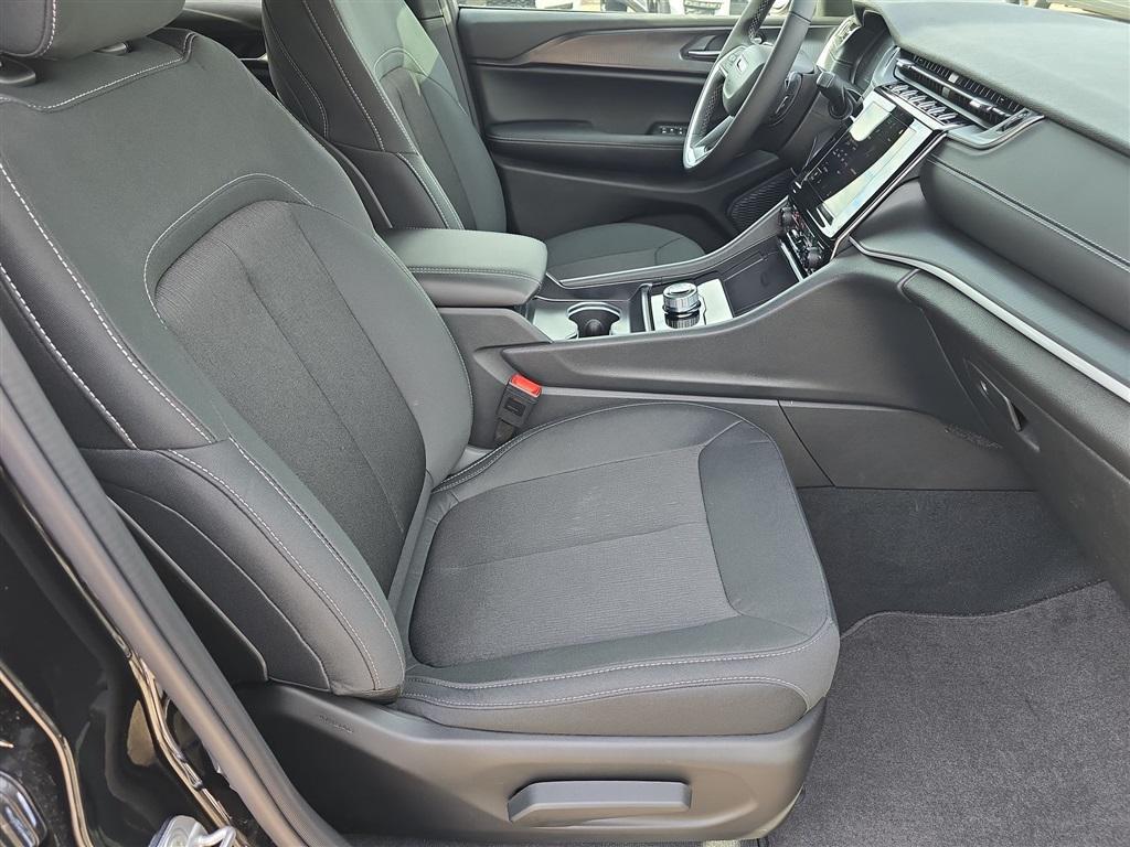 new 2025 Jeep Grand Cherokee car, priced at $38,901