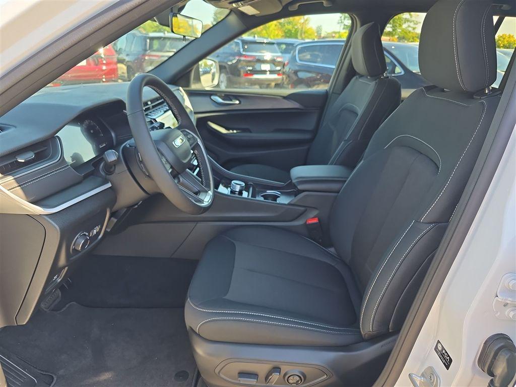 new 2025 Jeep Grand Cherokee car, priced at $34,243