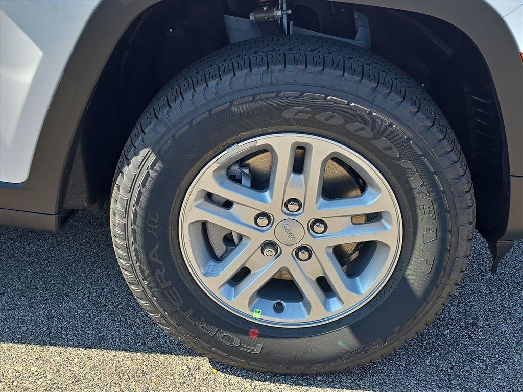 new 2025 Jeep Grand Cherokee car, priced at $34,243