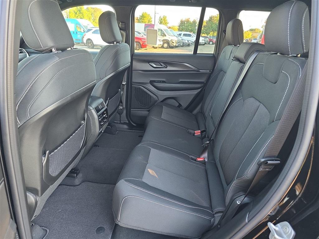 new 2025 Jeep Grand Cherokee car, priced at $39,301