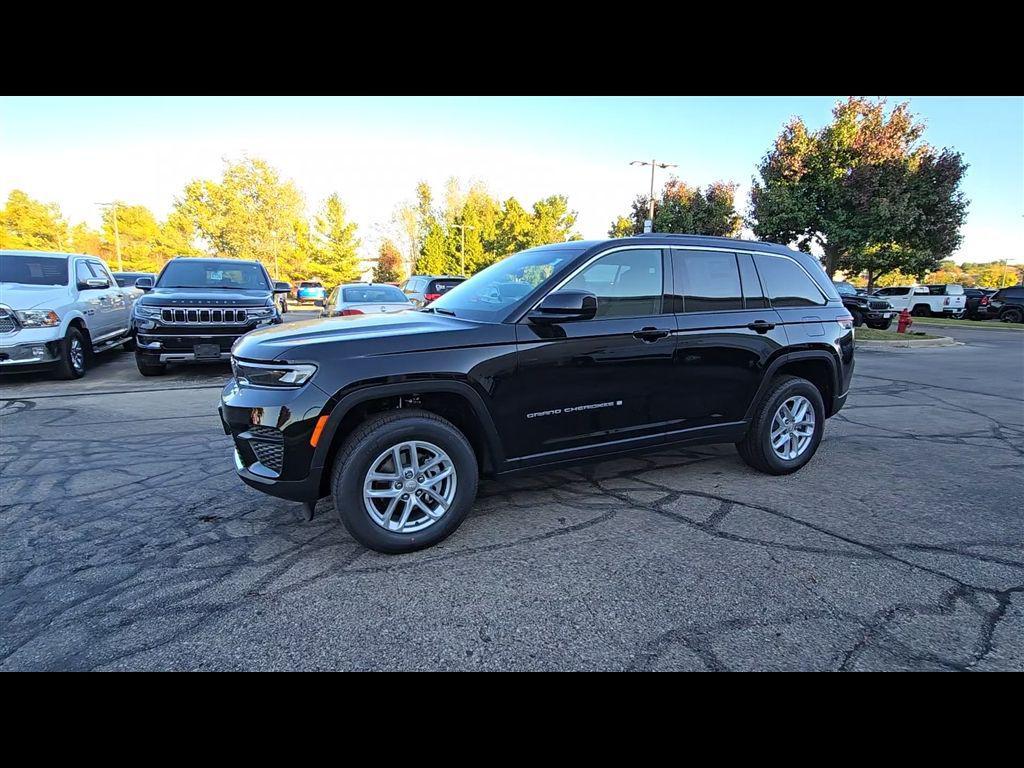 new 2025 Jeep Grand Cherokee car, priced at $40,683